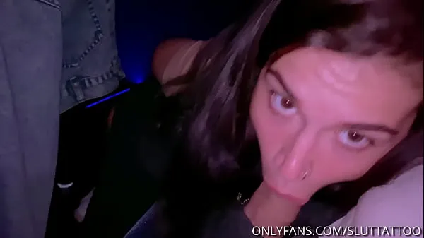 Färska Risky fuck in public at the cinema. In the end plays with cum and swallows nya filmer