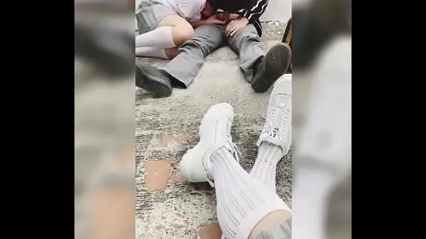 Nouveaux MEILLEURS AMIS Des étudiants salopes de l'école technique ont enregistré en train de sucer la bite d'un mec et de baiser à l'école! Écolière mexicaine amateur baise en public, étudiant nouveaux films